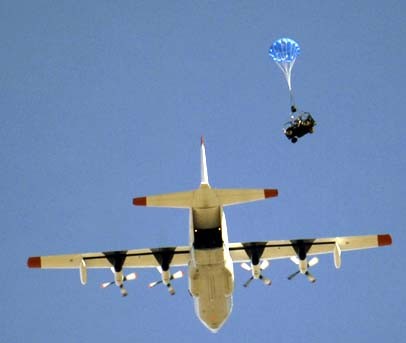 0270-PHAD06-001jpg-ATV-parachutes-out-of-plane.jpg